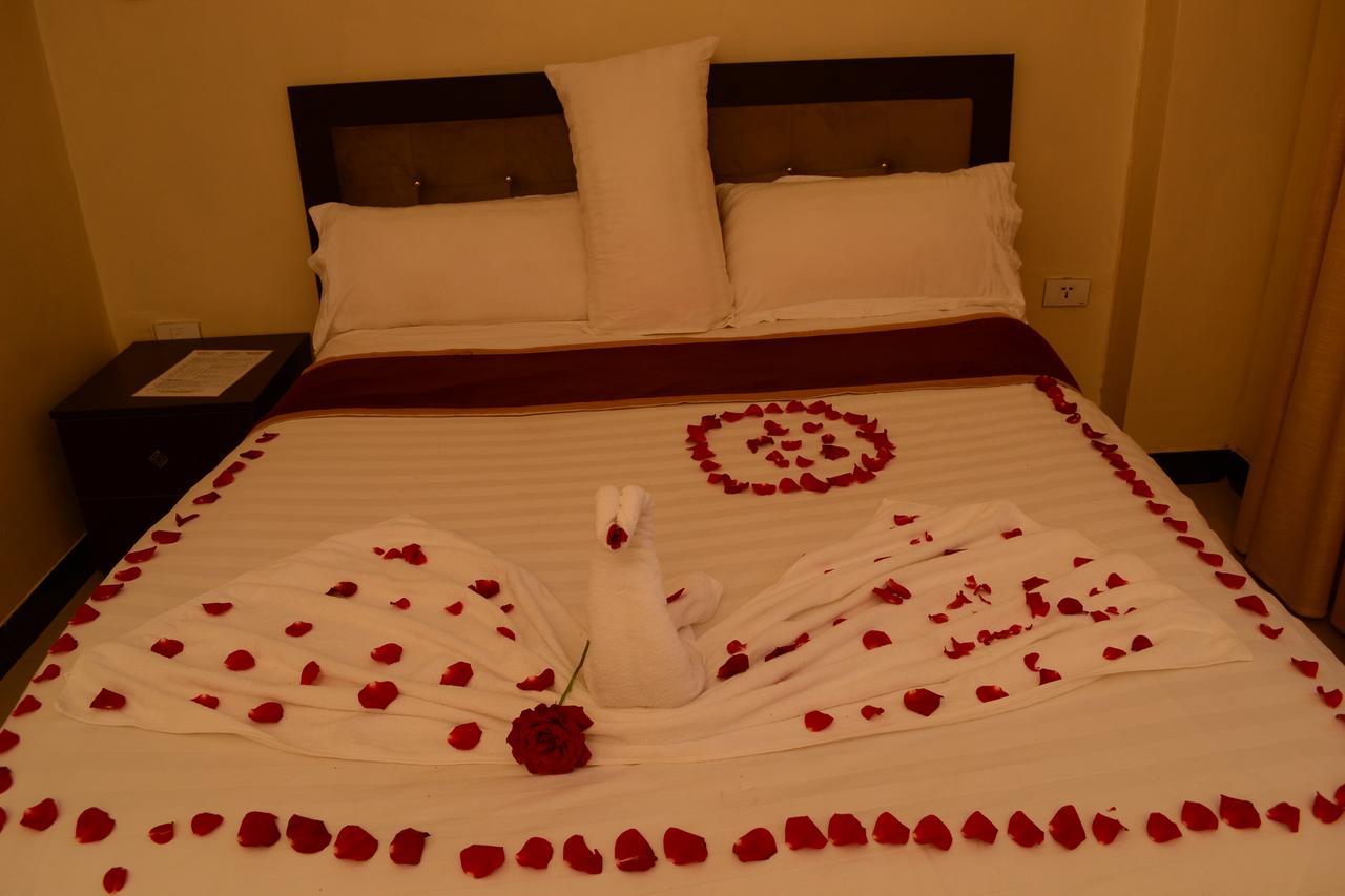 Lakemark Hotel And Tour Service บาเฮอร์ดาร์ ภายนอก รูปภาพ