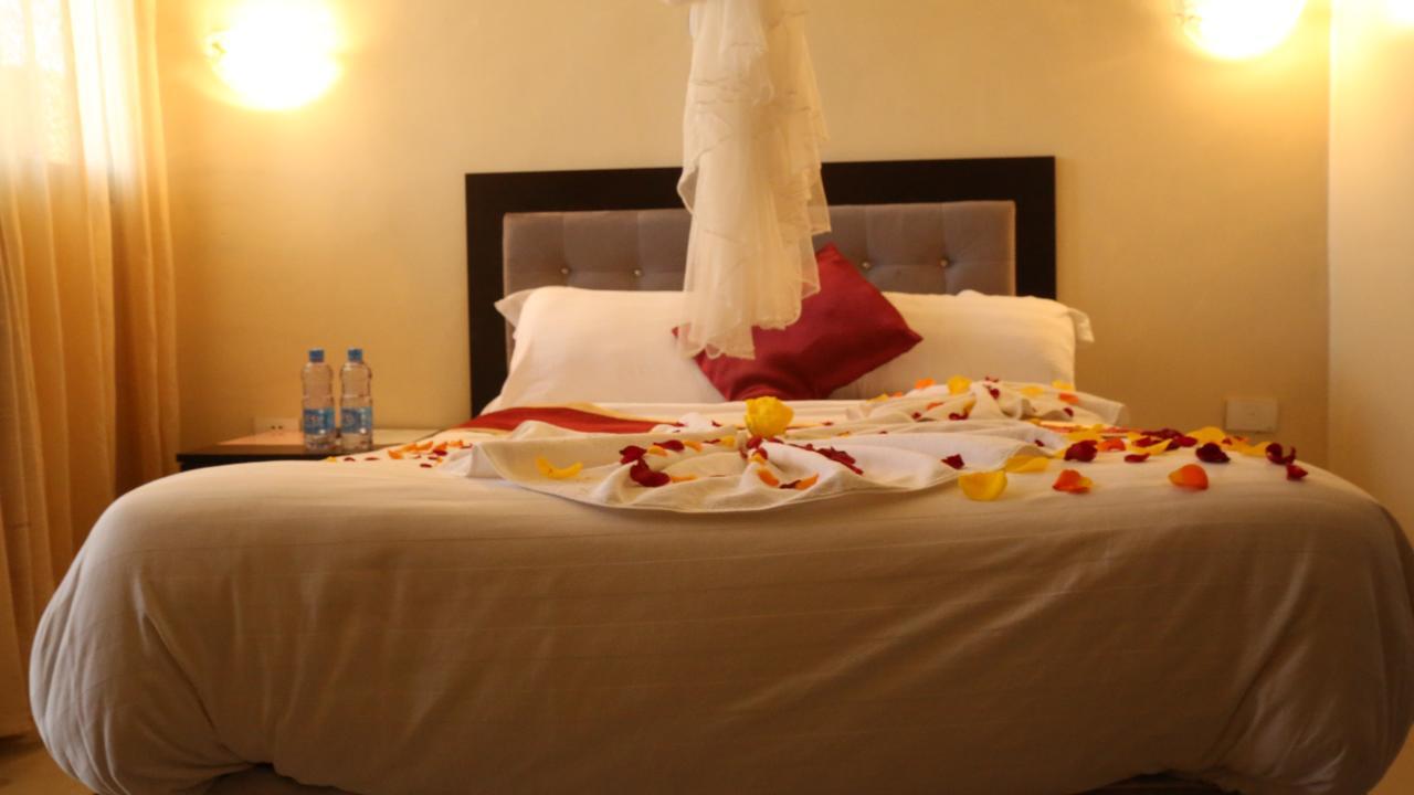 Lakemark Hotel And Tour Service บาเฮอร์ดาร์ ภายนอก รูปภาพ