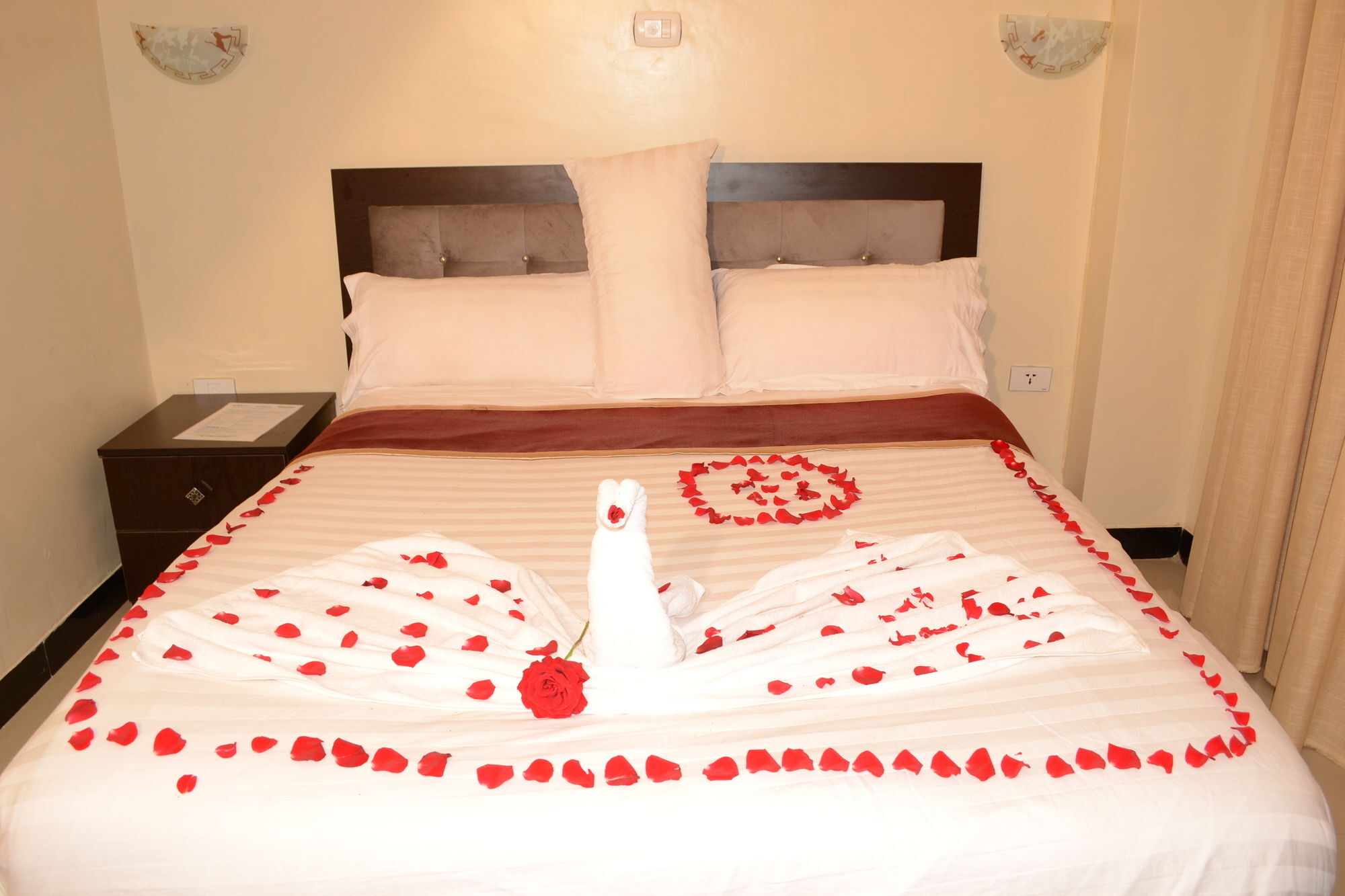 Lakemark Hotel And Tour Service บาเฮอร์ดาร์ ภายนอก รูปภาพ